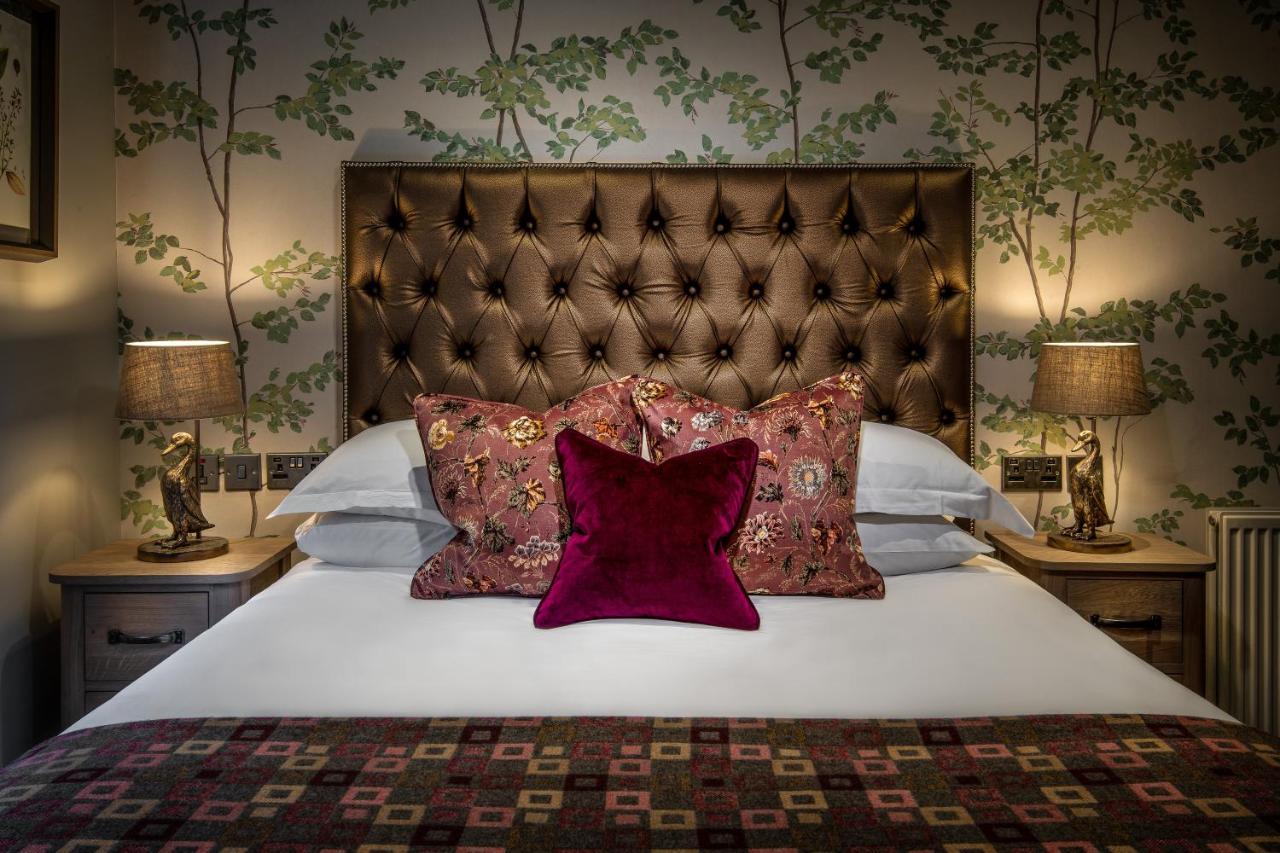 The Millstone, Mellor 호텔 블랙번 외부 사진 A bedroom at The Mitre