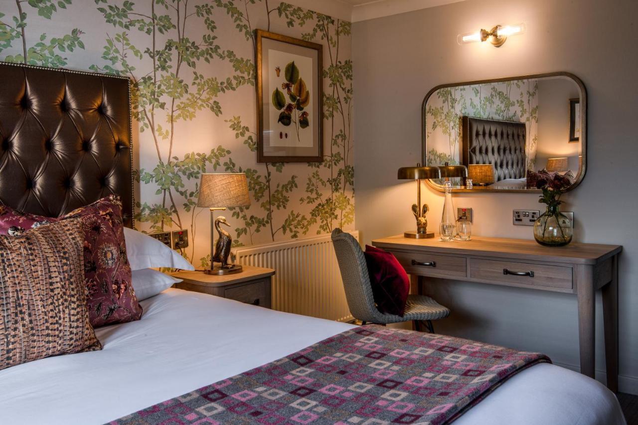 The Millstone, Mellor 호텔 블랙번 외부 사진 A bedroom at The Swan