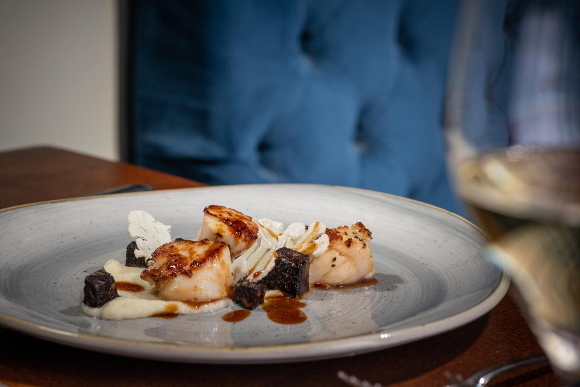 The Millstone, Mellor 호텔 블랙번 외부 사진 Scallops with black garlic