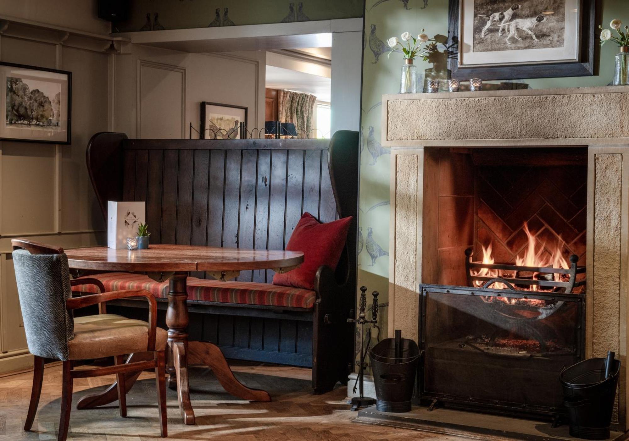 The Millstone, Mellor 호텔 블랙번 외부 사진 The interior of the pub