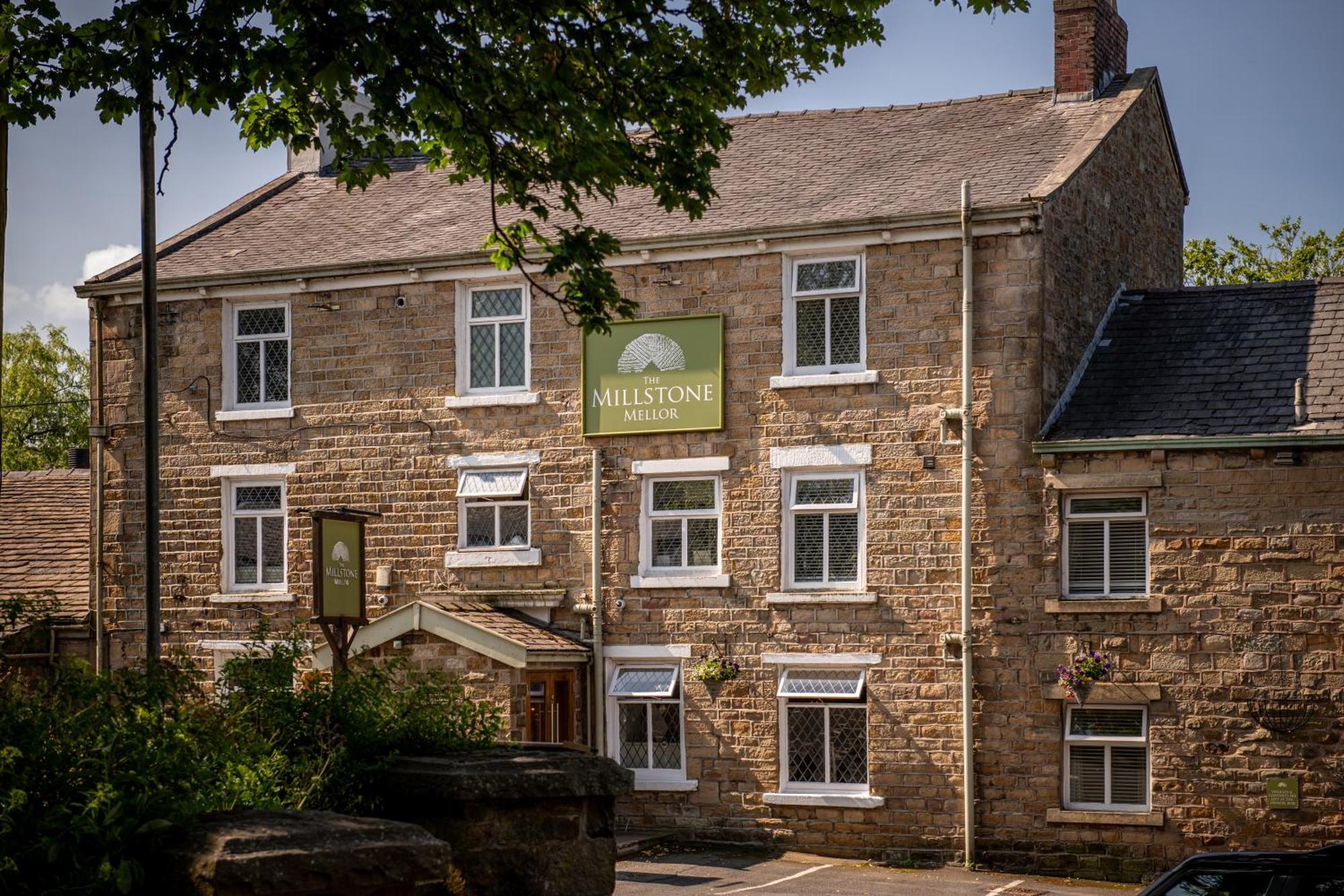 The Millstone, Mellor 호텔 블랙번 외부 사진 The Old Oak Inn