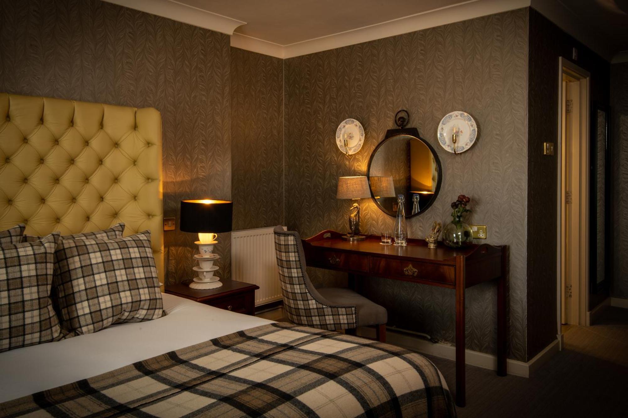 The Millstone, Mellor 호텔 블랙번 외부 사진 A bedroom at the hotel
