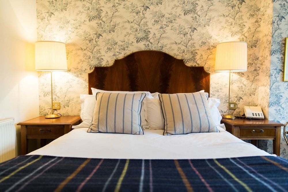 The Millstone, Mellor 호텔 블랙번 외부 사진 A bedroom at the hotel