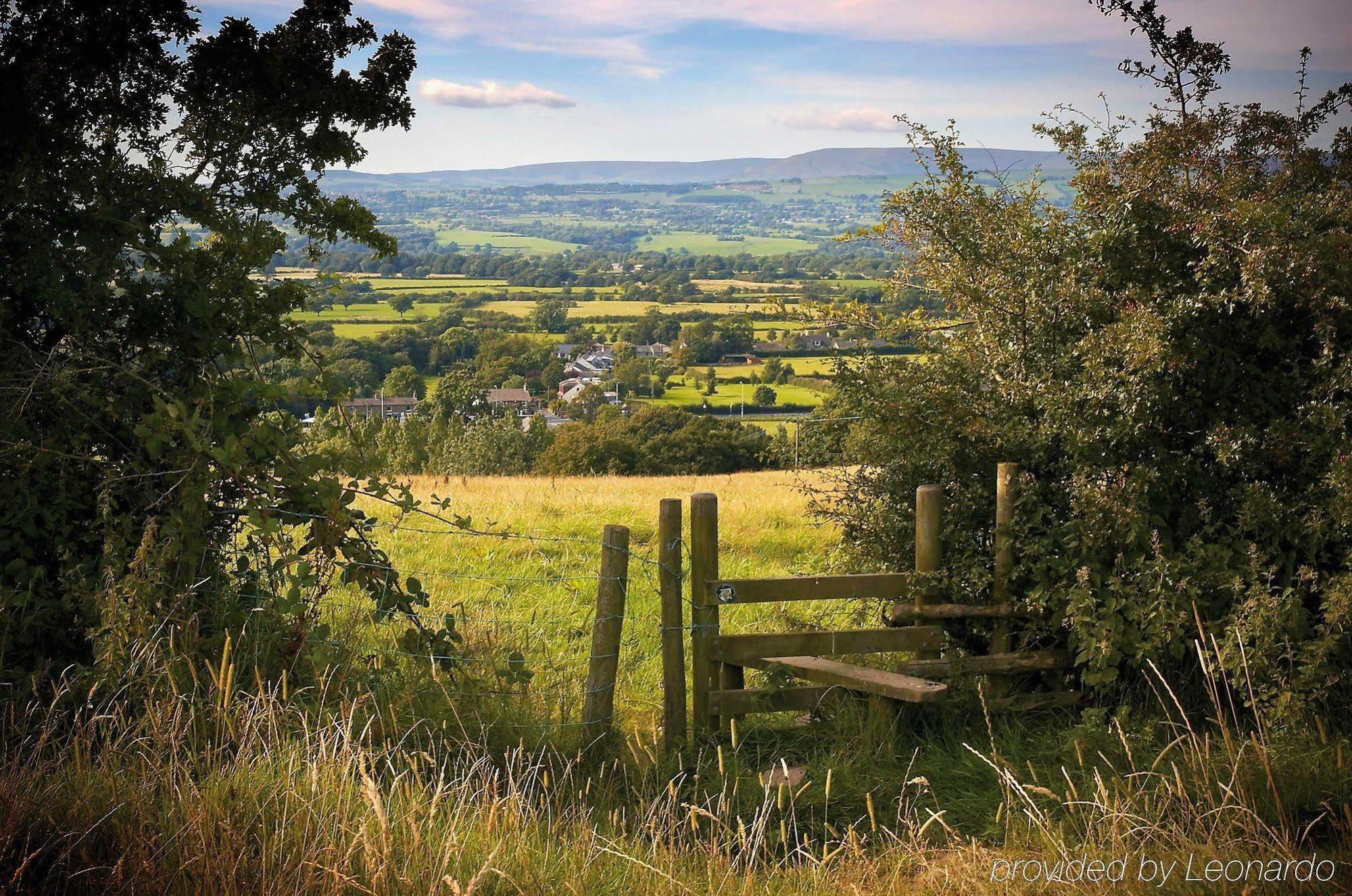 The Millstone, Mellor 호텔 블랙번 외부 사진 The village of Llandogo