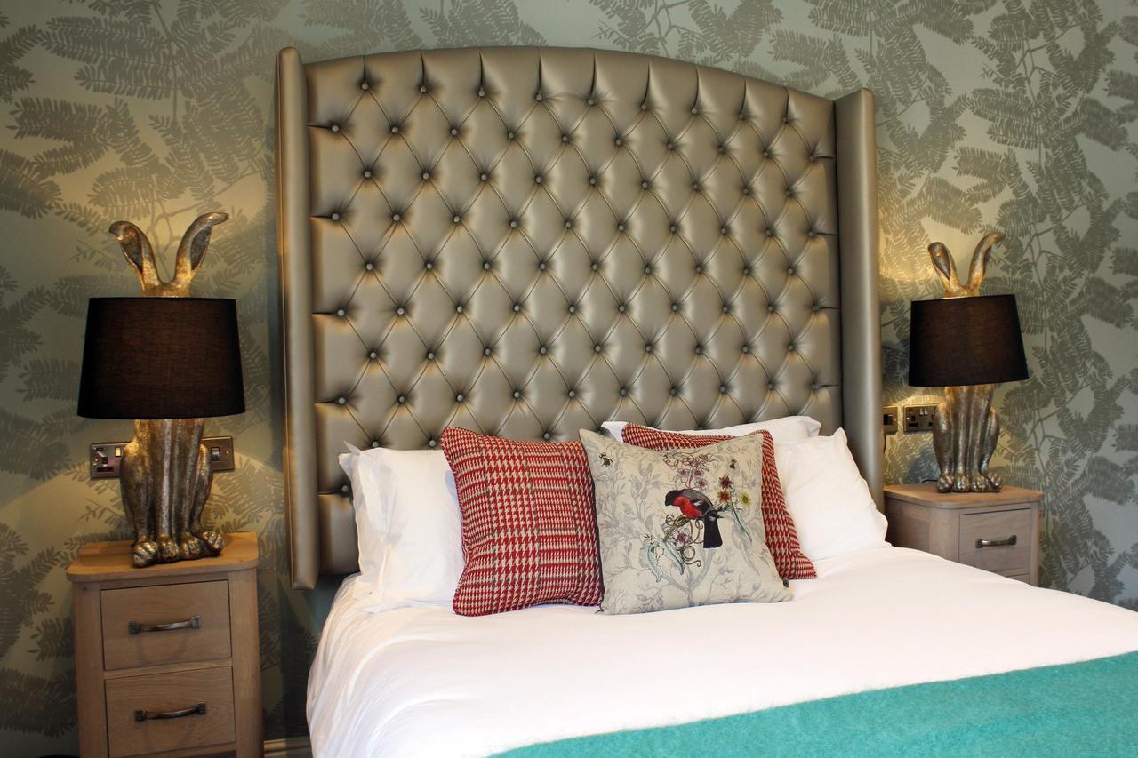 The Millstone, Mellor 호텔 블랙번 외부 사진 A bedroom at the hotel
