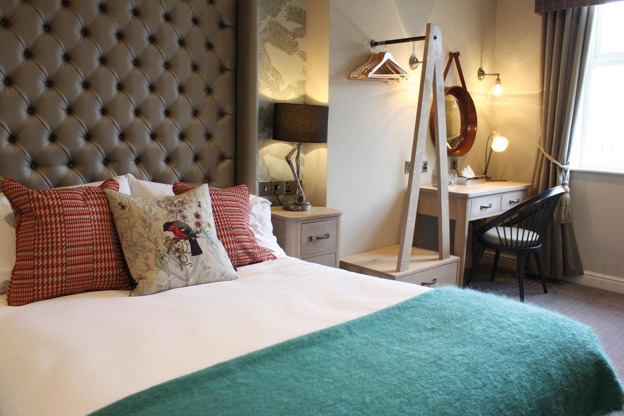 The Millstone, Mellor 호텔 블랙번 외부 사진 A bedroom at The Old Bank Hotel
