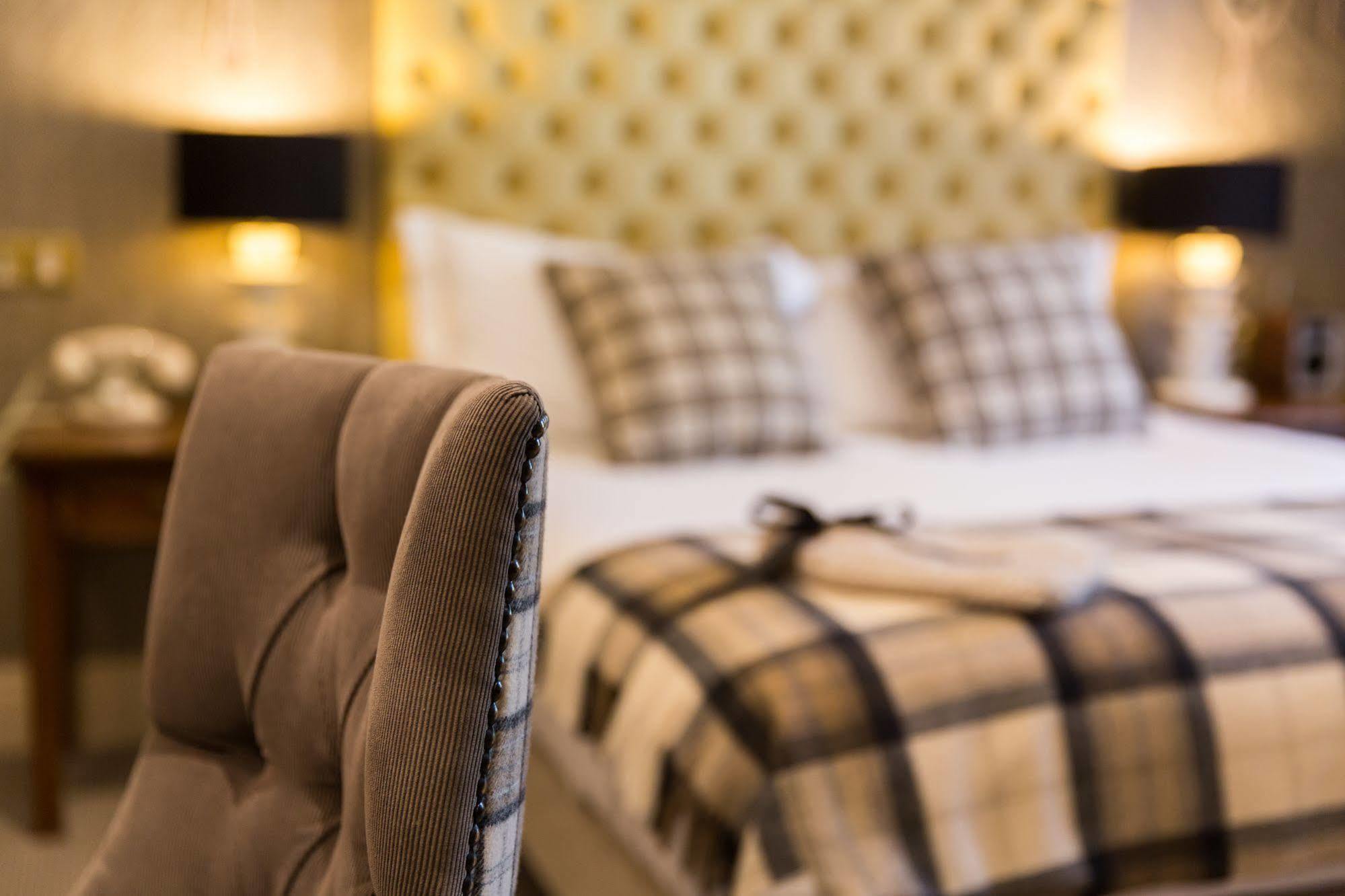 The Millstone, Mellor 호텔 블랙번 외부 사진 A bedroom at the hotel