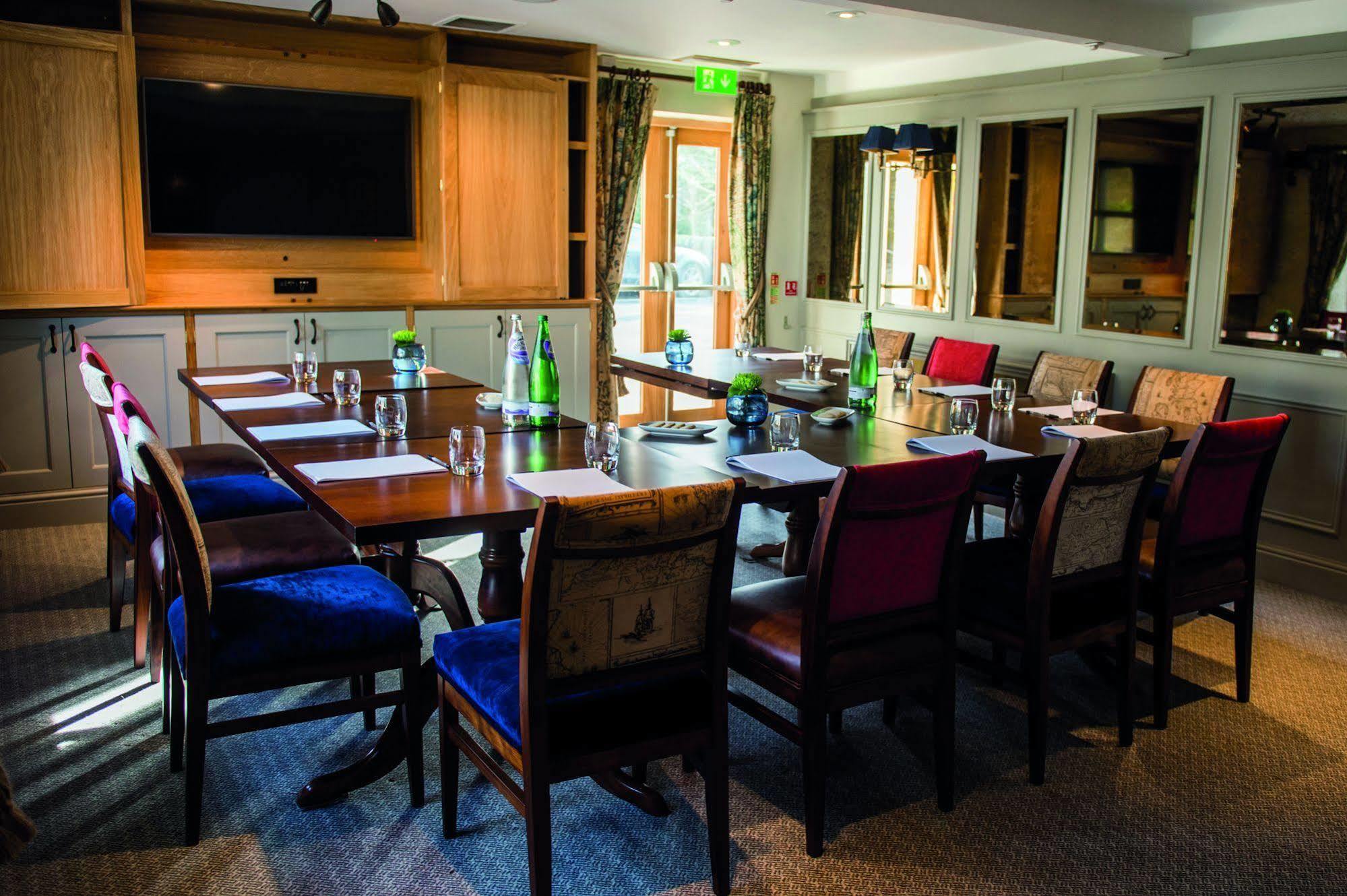 The Millstone, Mellor 호텔 블랙번 외부 사진 The boardroom at the hotel